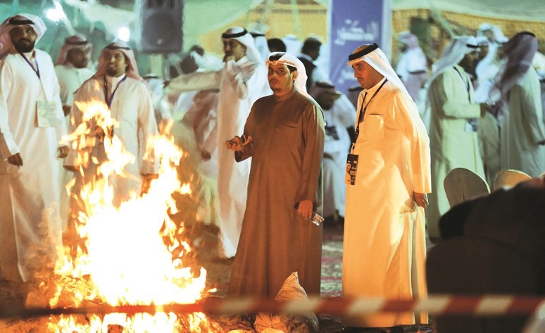 الوعود الانتخابية لمجلس الامة 2016 تركزت على حماية جيب المواطن فهل يحرق البرلمان الجديد وثيقة الاصلاح في الصورة جانب من الندوات الانتخابية	(أ.ف.پ) ﻿