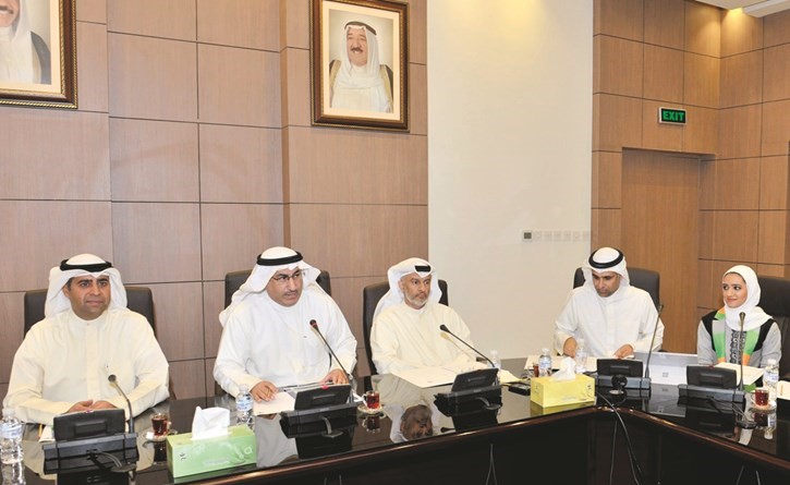 جانب من اجتماع الأمانة العامة للجامعة﻿