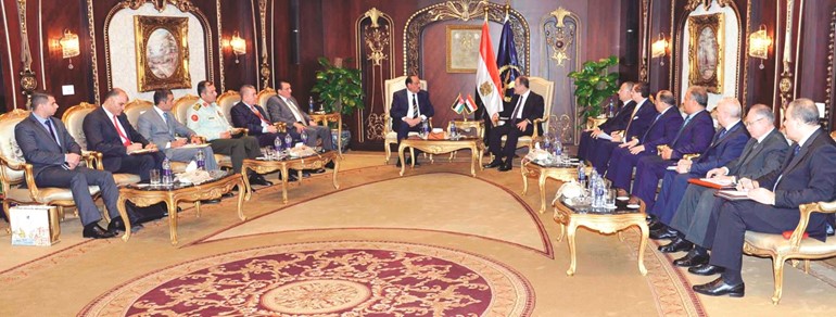 وزير الداخلية مستقبلا نظيره الاردني سلامة حماد والوفد المرافق له﻿