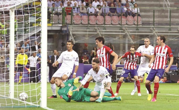 قائد ريال مدريد سيرجيو راموس يسجل في مرمى نادي أتلتيكو مدريد الهدف سبب الدعوى القضائية﻿