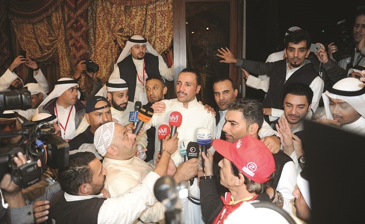 رئيس مجلس الأمة السابق النائب مرزوق الغانم متحدثا لوسائل الاعلام بعد فوزه بالمركز الأول في الدائرة الثانية ﻿