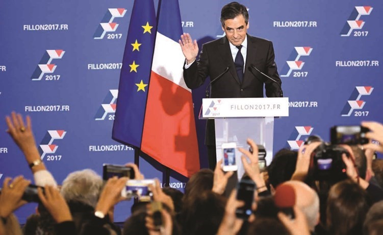 فرنسا: المحافظون يحتشدون خلف فيون والأنظار على الاشتراكيين المنقسمين