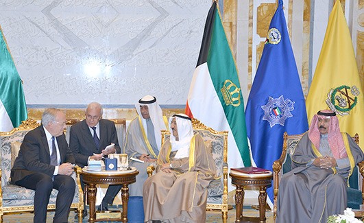  صاحب السمو الأمير الشيخ صباح الأحمد وسمو ولي العهد الشيخ نواف الأحمد خلال الاجتماع مع رئيس الاتحاد السويسري