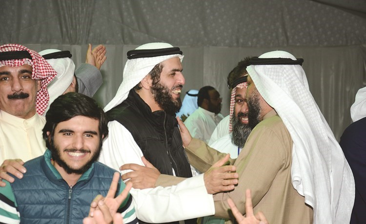 النائب د. عادل الدمخي يتلقى تهنئة﻿