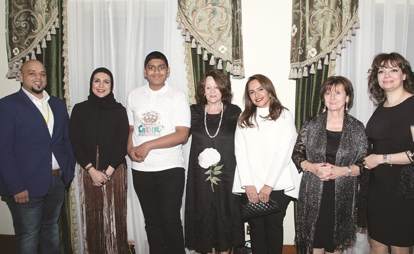 فريق الاتصالات والعلاقات الخارجية في الأهلي الكويتي مع عضوات مبرة الأمل الخيرية﻿