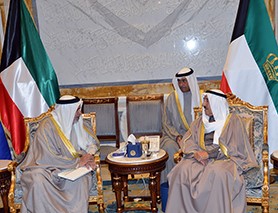  صاحب السمو الأمير الشيخ صباح الأحمد مستقبلا سفير مملكة البحرين الشيخ خليفة بن حمد آل خليفة