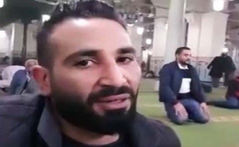 بالفيديو.. أحمد سعد يواجه هجوما لاذعا بسبب فيديو صلاة الفجر