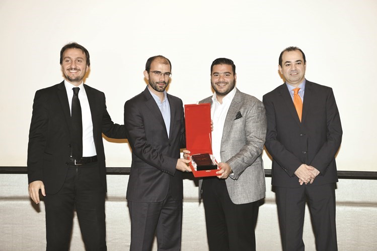 تكريم بنك الكويت الدولي ويتسلم الجائزة نواف ناجيا ﻿