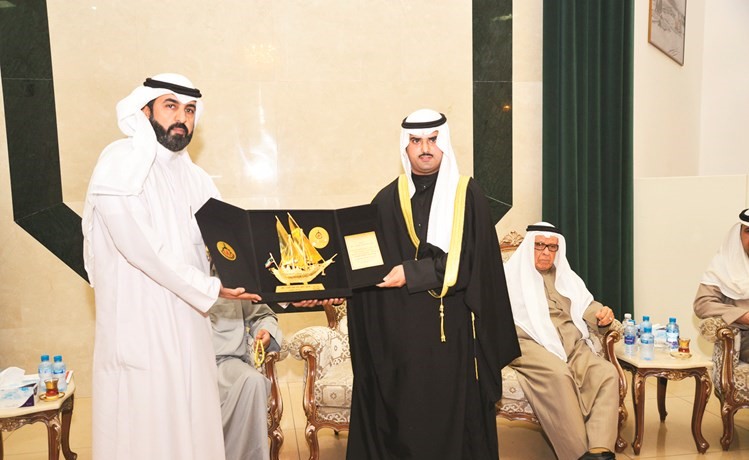 سيف القحطاني مكرما الشيخ مشعل المالك﻿