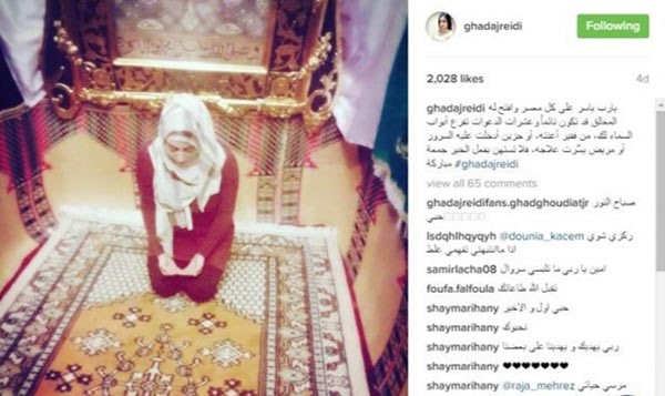 بالصورة ..نجمة ستار اكاديمي بالحجاب أثناء تأدية الصلاة تثير غضب النشطاء