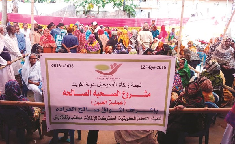 مئات المراجعين ينتظرون الكشف﻿