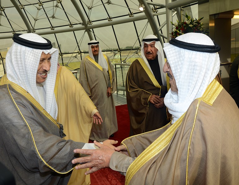 صاحب السمو الأمير مودعا سمو رئيس مجلس الوزراء الشيخ جابر المبارك