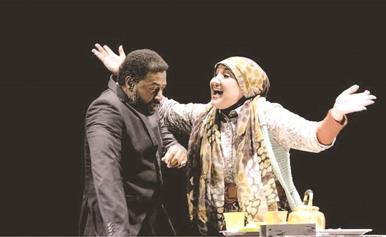 العميري وسماح في مشهد من مسرحية صدى الصمت﻿