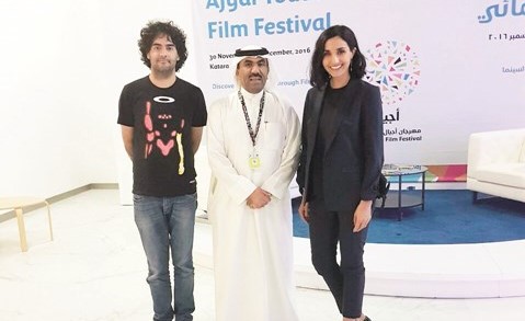 مخرج الفيلم الإيراني تحت الظل باناك انفاري وبطلته نرجس رشيدي مع الأنباء﻿
