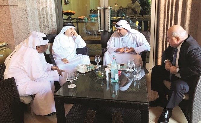 الشيخ احمد الفهد مع رئيس الاتحاد اللبناني م. هاشم حيدر وابراهيم عبد الملك ﻿