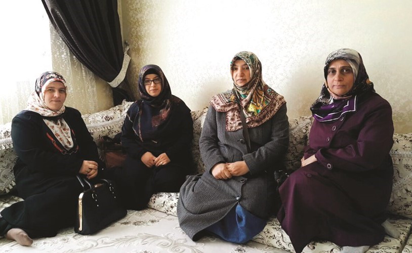 المسؤولات المتطوعات لرعاية الأرامل والأيتام في قرية (قائد الانسانية) ﻿