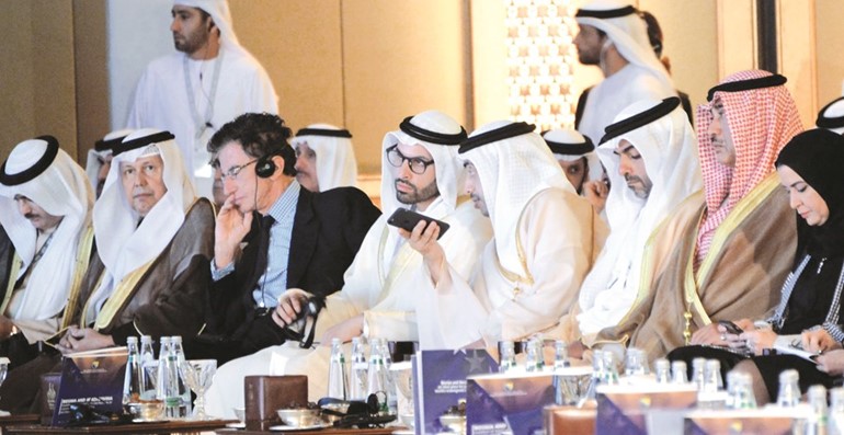 الشيخ صباح الخالد وعدد من المشاركين في المؤتمر﻿