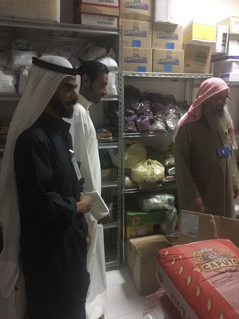 إتلاف طن من المواد الغذائية الفاسدة في "مبارك الكبير"