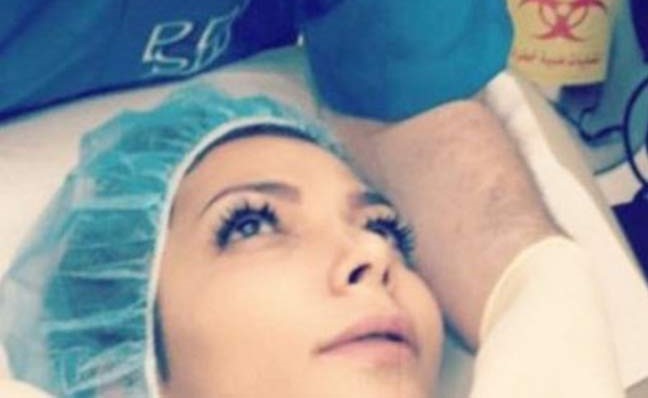 صورة من داخل غرفة العمليات: أصالة تخضع للتجميل في المملكة