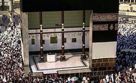 بالصور.. هذا ما تخفيه الكعبة من الداخل