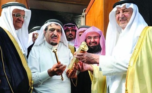 بالصور.. هذا ما تخفيه الكعبة من الداخل