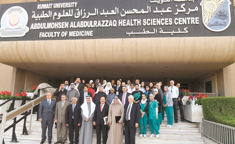 د. حسين الأنصاري وعدد من عمداء وقيادات كليات العلوم الطبية 	(محمد هاشم)﻿