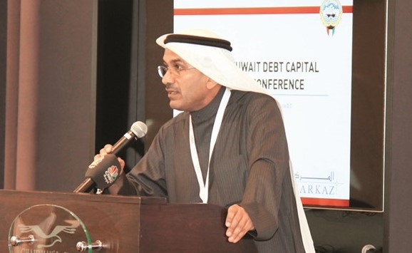 مناف الهاجري متحدثا في المؤتمر أمس ﻿