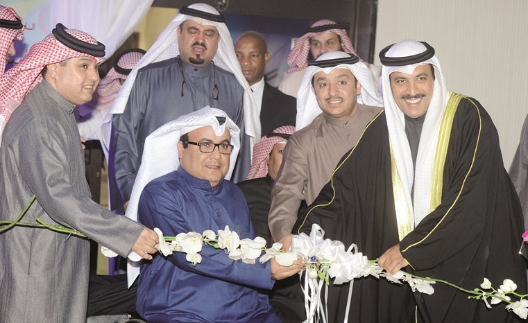 العتيبي والهاجري يقصان شريط الافتتاح ﻿