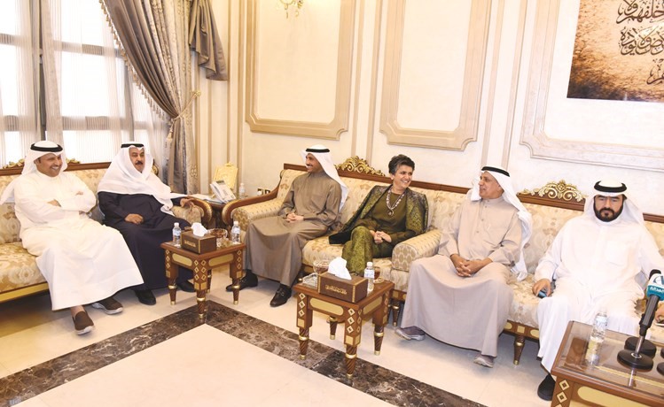 سعدون حماد وعبدالله الرومي وصفاء الهاشم ومرزوق الغانم وخلف دميثير وطلال الجلال ﻿