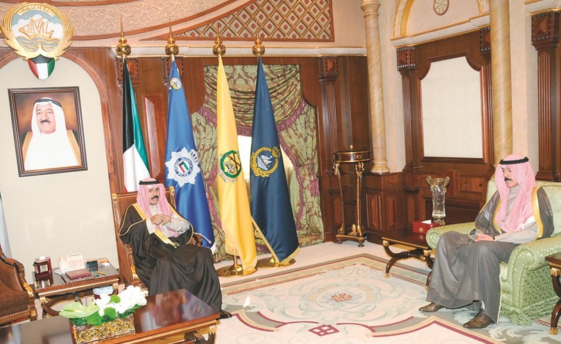 سمو ولي العهد الشيخ نواف الاحمد مستقبلا الشيخ محمد الخالد ﻿