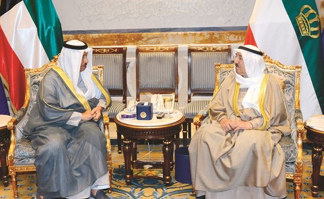 صاحب السمو الأمير الشيخ صباح الأحمد مستقبلا سمو رئيس الوزراء الشيخ جابر المبارك ﻿