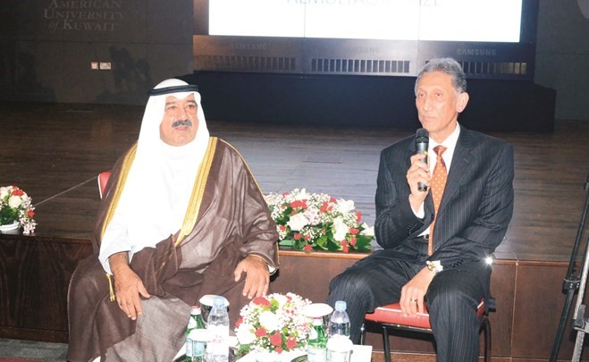 الشيخ ناصر صباح الأحمد وطالب الرفاعي					(شانافاس قاسم)﻿