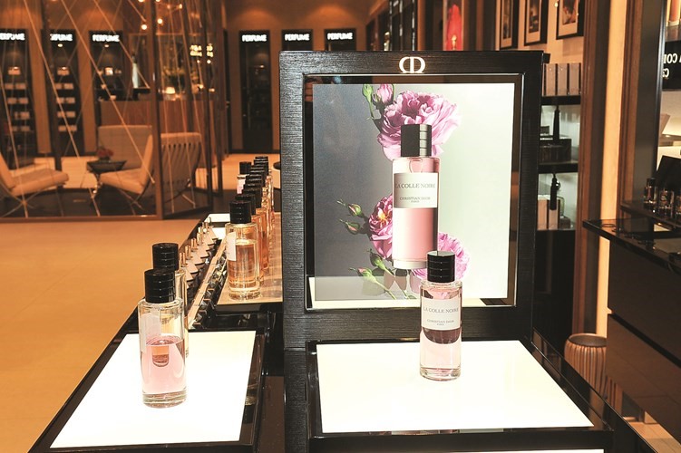 عطر مميز من كريستيان ديور﻿
