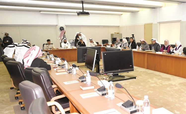 علام الكندري وخالد الوقيت وعبدالحكيم السبتي وخالد المطيري اثناء اللقاء﻿