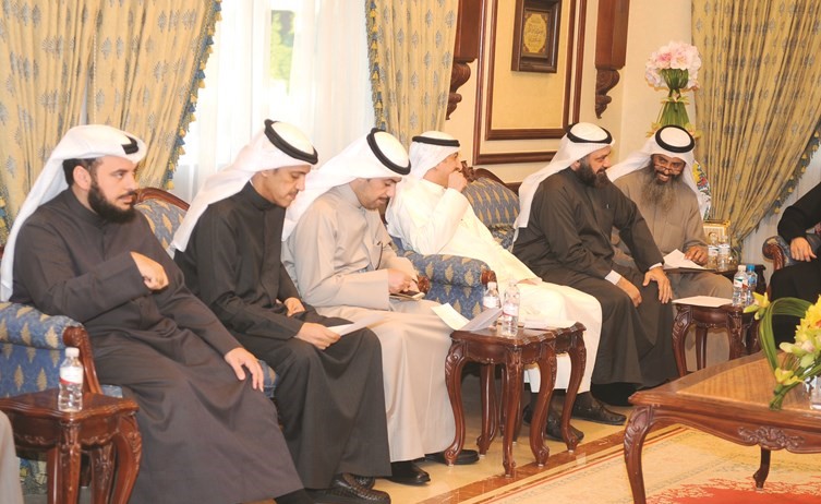 نايف المرداس ود. وليد الطبطبائي وعبدالوهاب البابطين وثامر السويط وخالد العتيبي ود. جمعان الحربش	(هاني الشمري)﻿