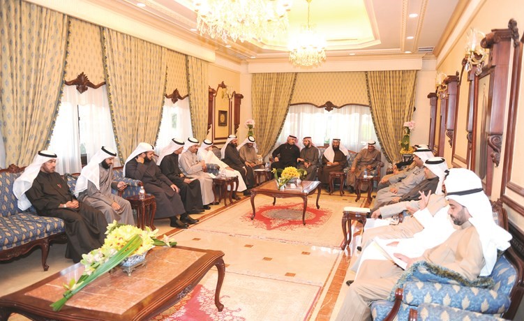 الحضور اثناء اجتماع ديوان محمد المطير﻿