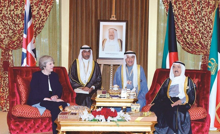 صاحب السمو الأمير الشيخ صباح الأحمد خلال لقائه مع تيريزا ماي ﻿