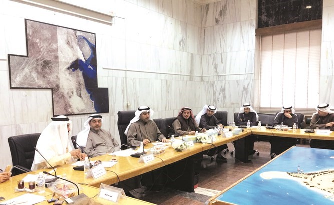 أسامة العتيبي مترئسا ورشة العمل ﻿