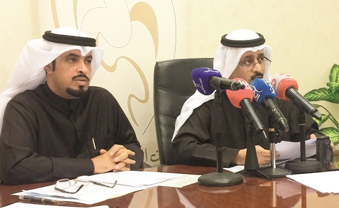د. بدر الدويش وفالح المطيري خلال المؤتمر الصحافي﻿