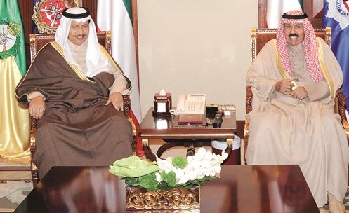 سمو ولي العهد الشيخ نواف الأحمد مستقبلا سمو رئيس الوزراء الشيخ جابر المبارك﻿