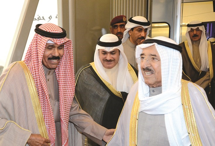 صاحب السمو الأمير الشيخ صباح الأحمد لدى وصوله وفي استقباله سمو ولي العهد الشيخ نواف الأحمد﻿