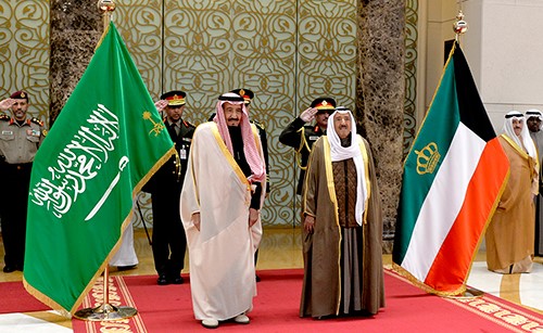 خادم الحرمين الشريفين يصل إلى البلاد في زيارة رسمية