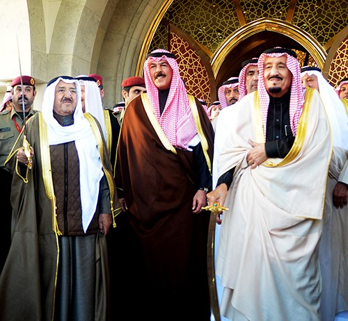 خادم الحرمين الشريفين يصل إلى البلاد في زيارة رسمية