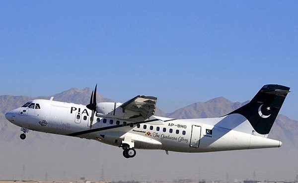 أول صور للطائرة الباكستانية المنكوبة وسط الجبال