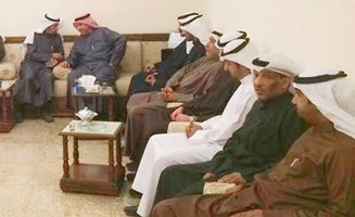 ناخبو الدائرة الأولى خلال استقبال الهدية﻿