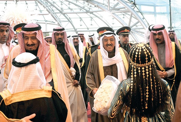 استقبال بالورود لصاحب السمو الأمير وخادم الحرمين الشريفين 