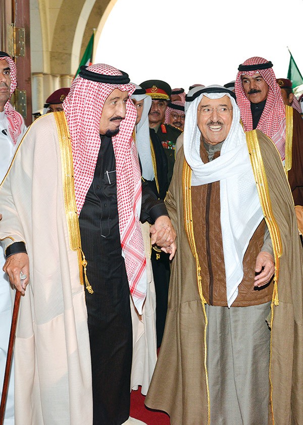 صاحب السمو الأمير الشيخ صباح الأحمد مع خادم الحرمين الشريفين الملك سلمان بن عبدالعزيز 