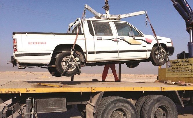 جانب من إزالة السيارات المخالفة﻿