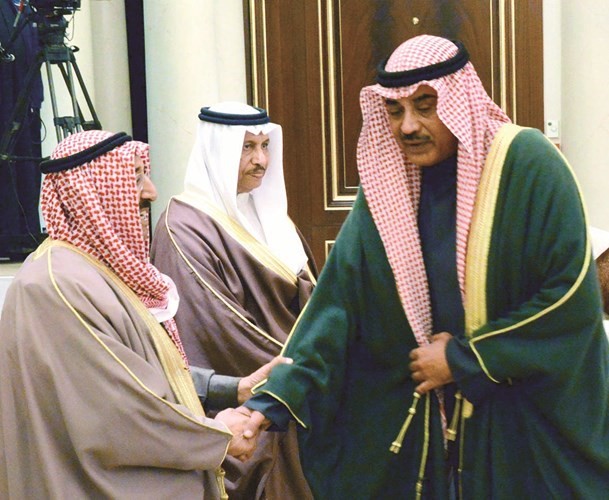 صاحب السمو الامير مصافحا الشيخ صباح الخالد ﻿