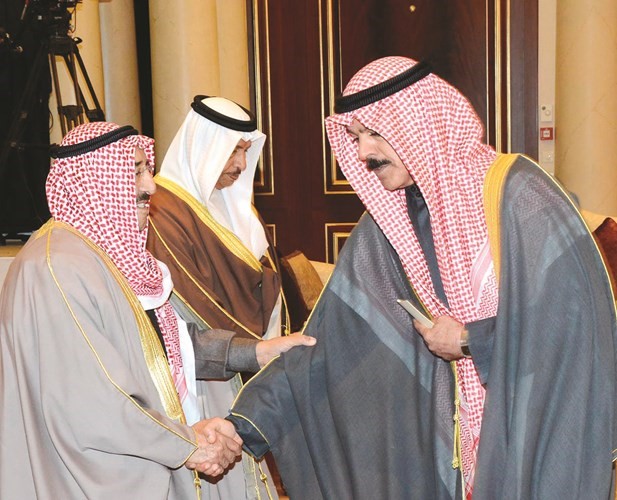 صاحب السمو مصافحا الشيخ محمد الخالد﻿